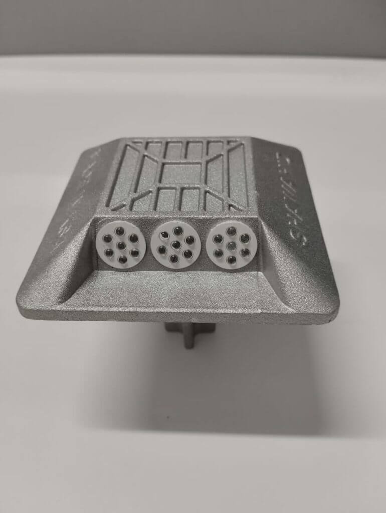 Aluminium road studs