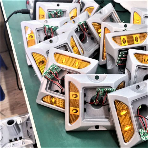 4 Feature of Solar road studs