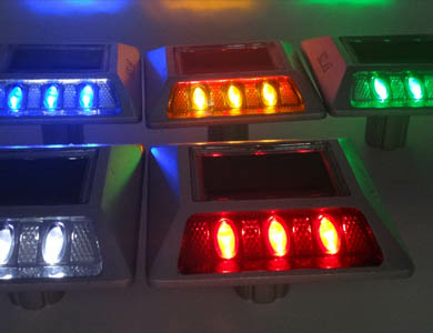 4 Feature of Solar road studs