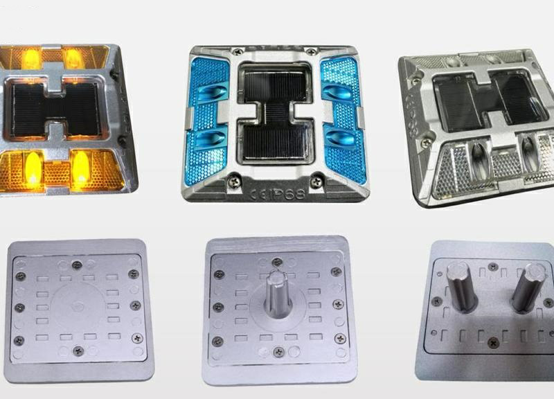 Solar road studs