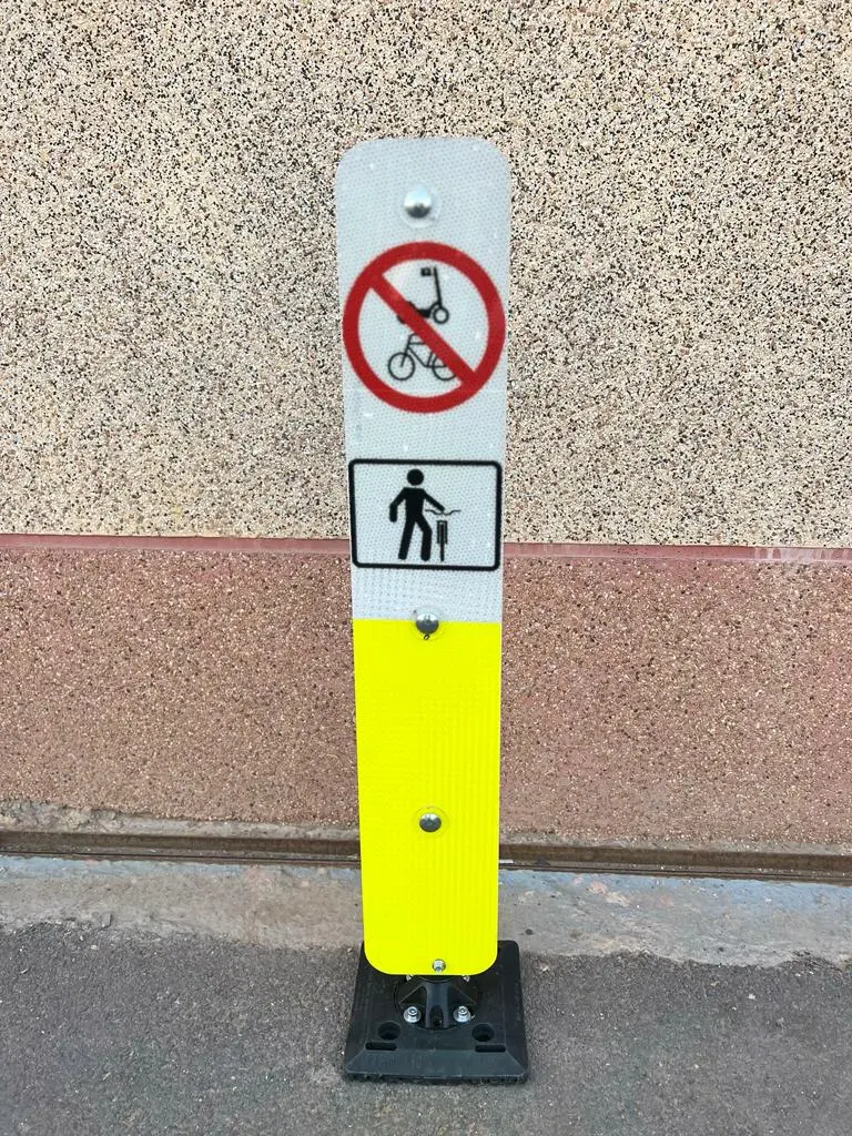 flexible sign - traffic control