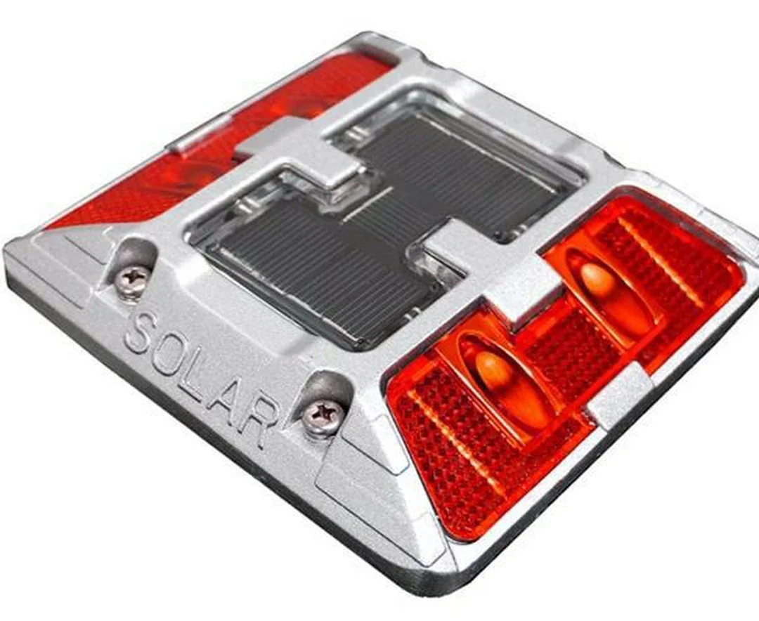 Solar road studs